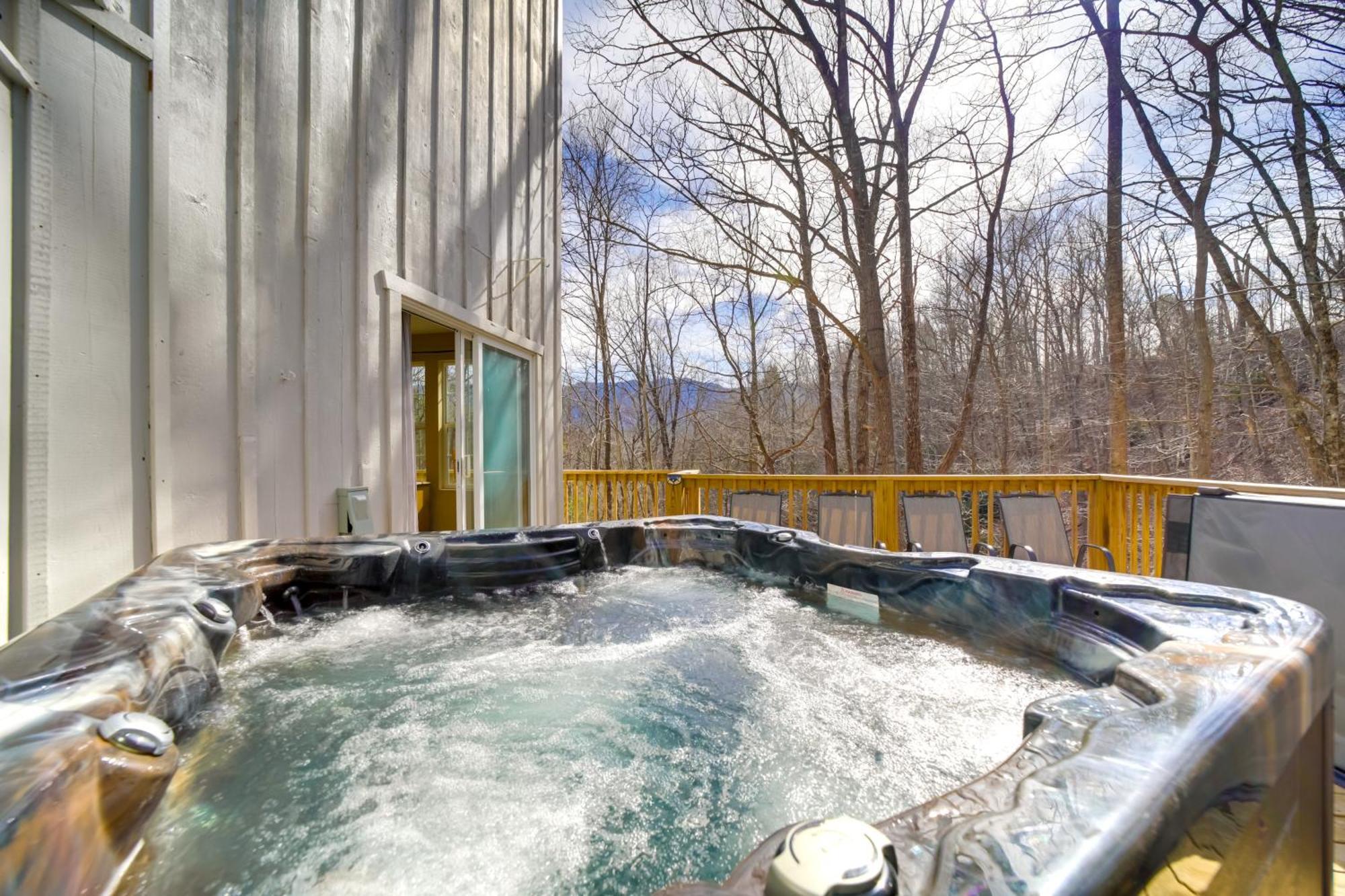 Updated Cobbly Nob Resort Home With Hot Tub! 蓋特林堡 外观 照片