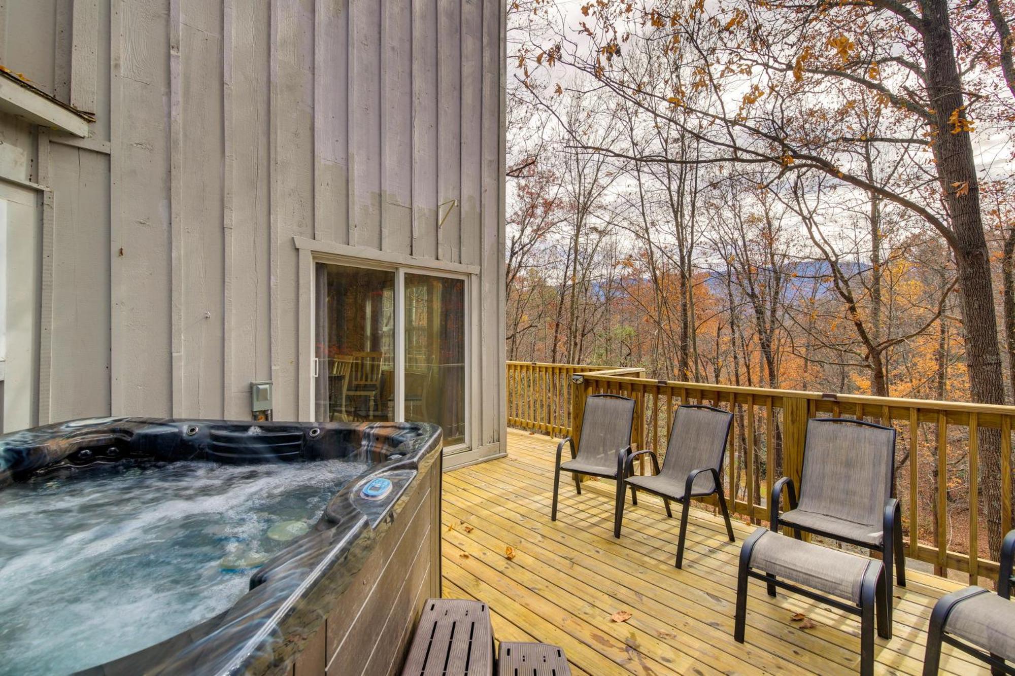 Updated Cobbly Nob Resort Home With Hot Tub! 蓋特林堡 外观 照片